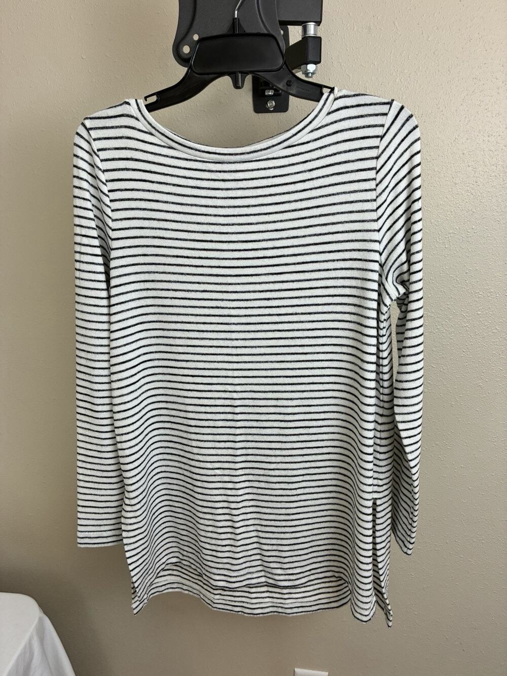 Banana Republic Women’s Stripe Long Sleeve Boat Neck Casual Slit Hem Blouse M